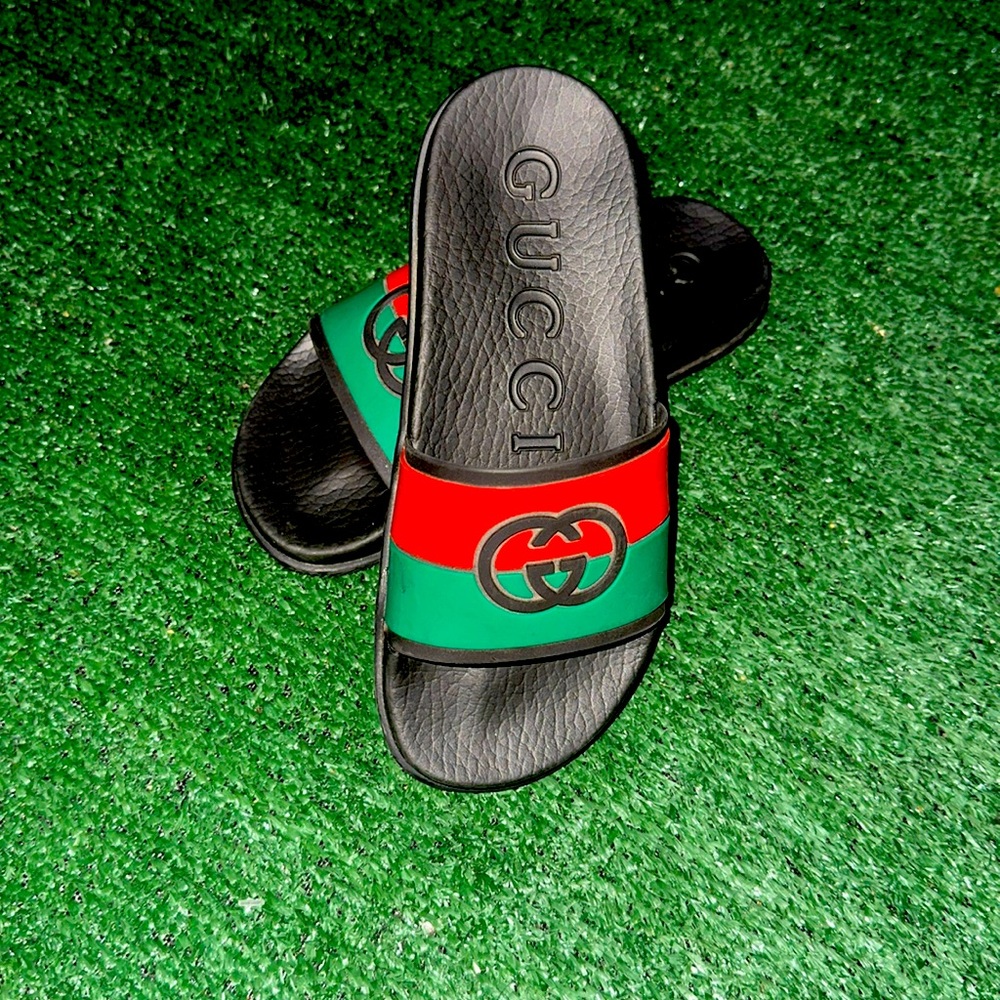 Gucci red and green interlocking G striped rubber slides. Size 33.